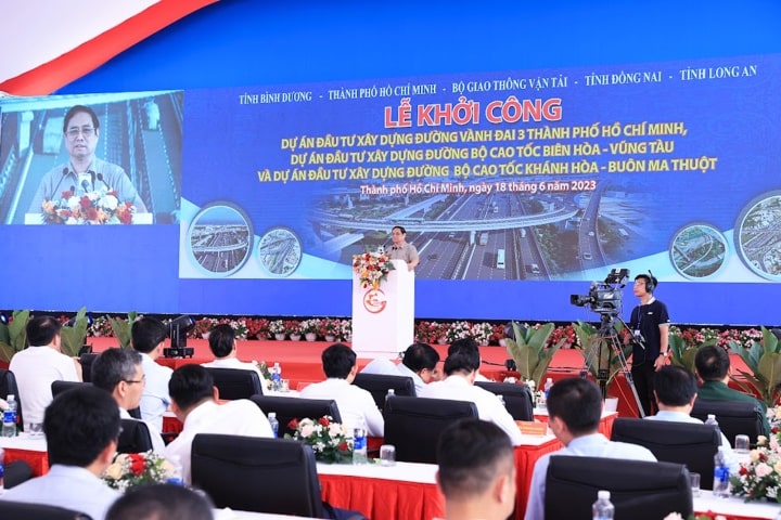 Thủ tướng Phạm Minh Chính bấm nút khởi công dự án đường Vành đai 3 TP.HCM, cao tốc Khánh Hòa - Buôn Ma Thuột và cao tốc Biên Hòa - Vũng Tàu