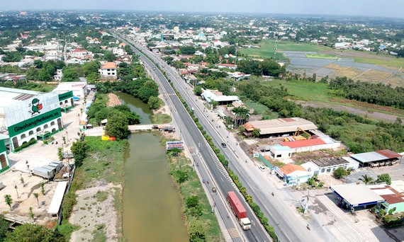 Tp.HCM nên phát triển đô thị theo 2 hướng chính: Đông và Tây Bắc